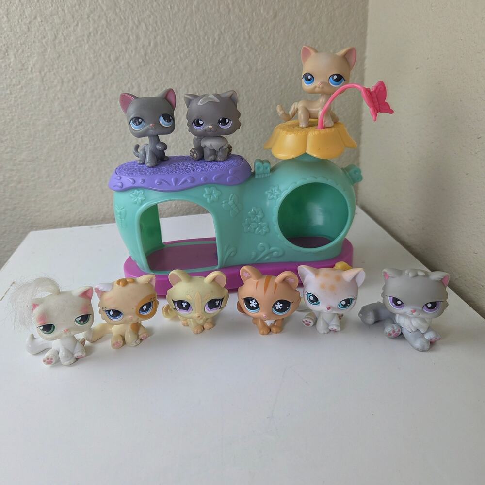 Littlest Pet Shop LPS Curious Kittens House + Cats Crouching Shorthair